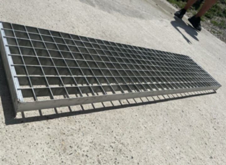 Trepte zincate galvanizate