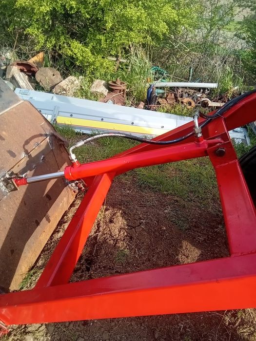 Cilindru hidraulic de la 300 mm la 1300 mm cu o cursa de deschidere intre 200 mm si 1000 mm (1 metru).tija grosime intre 30 mm si 50 mm noi