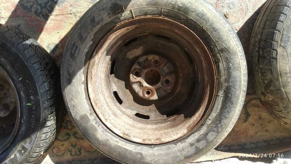 Продаю б\у диск с покрышкой размер 14