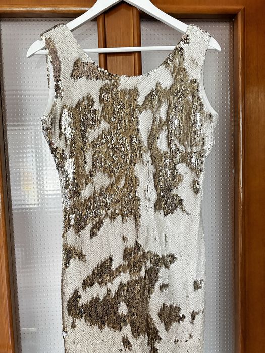 Златна рокля