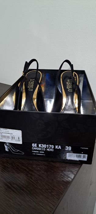 Босоножки новые от Loriblu размер 39