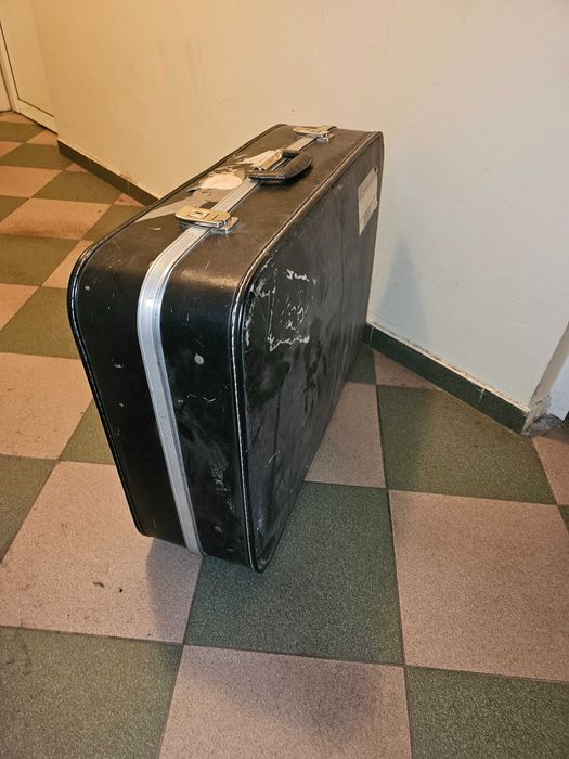 Куфар голям за пътуване