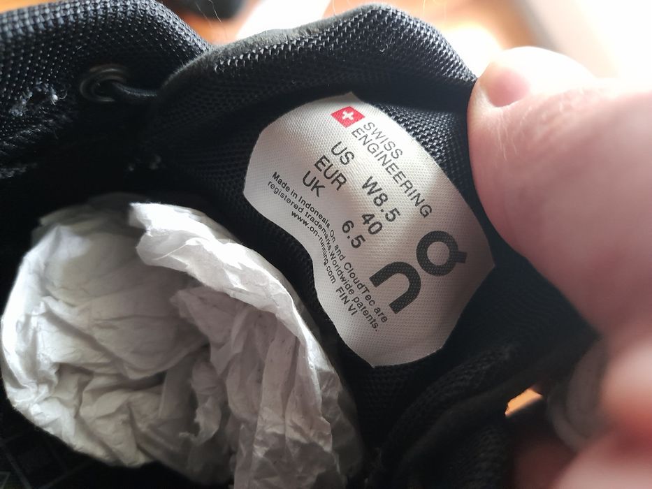 On Cloud маратонки 39 номер.