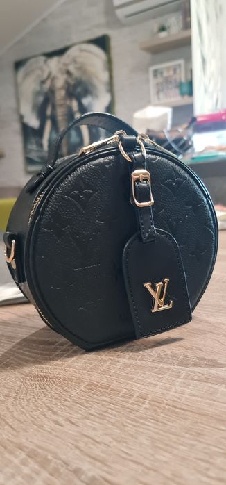 Geanta Louis Vuitton neagra 180 lei