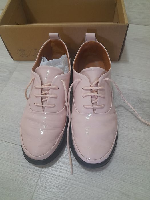 Pantofi de dama cu șiret