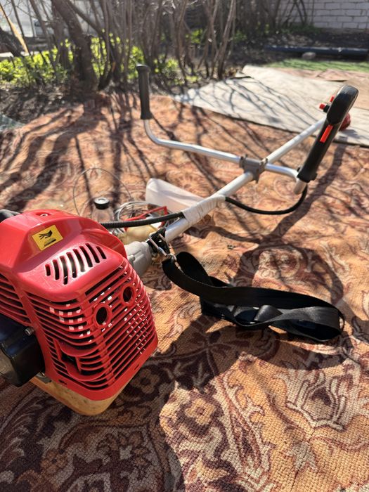 Продам Бензиновый триммер