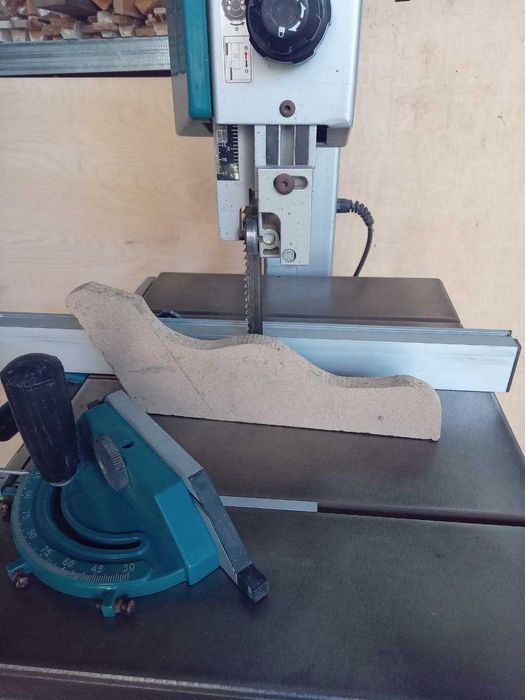 MAKITA LB1200F  Пила ленточная -220 В