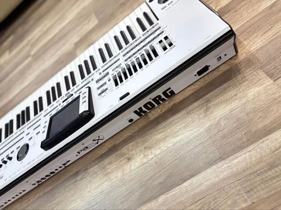 Продавам korg pa3x