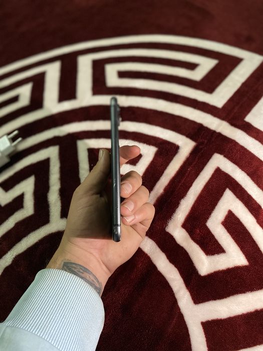 Vand Iphone 11 128 GB telefonul fuctioneaza foarte bine