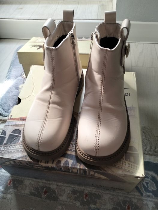 Продаю девочковую обувь лето очень зима размер 33-34