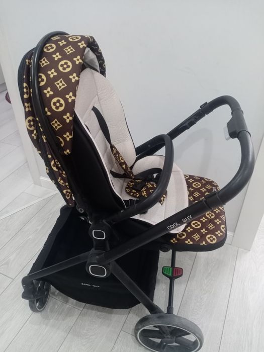 продам прогулочную коляску