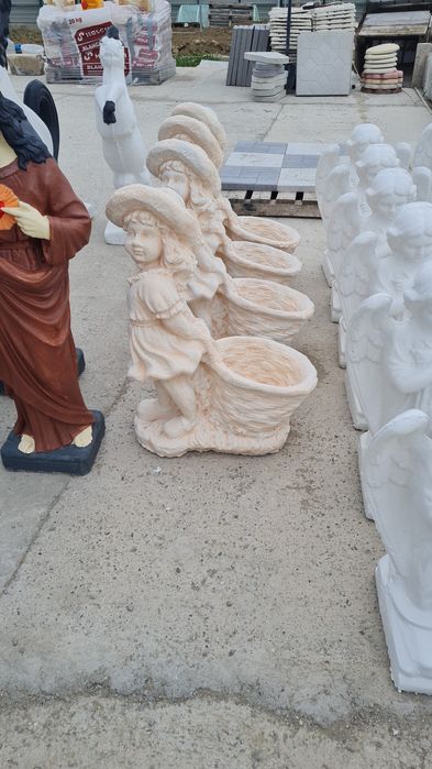 Decorațiuni grădină din beton (pitici, figurine statuiete)