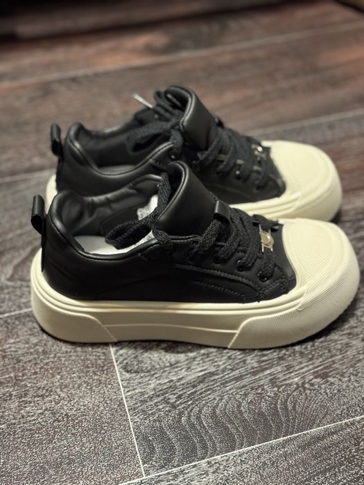 Кроссовки,женские