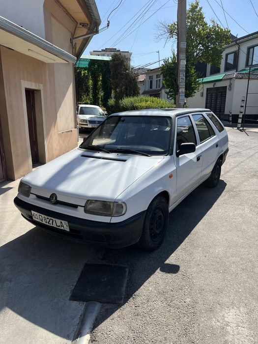 Продаётся Шкода Фелиция 1996 года, 2л бензин, инжектор, стикер зелёный