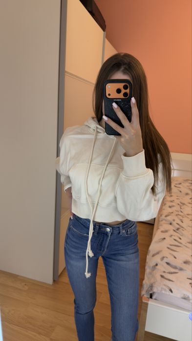 Дамски суитшър zara, дънки bershka