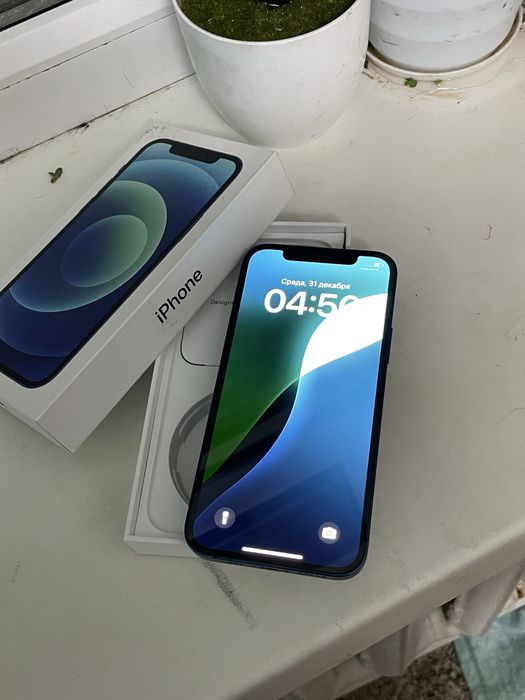 Продам Iphone 12
