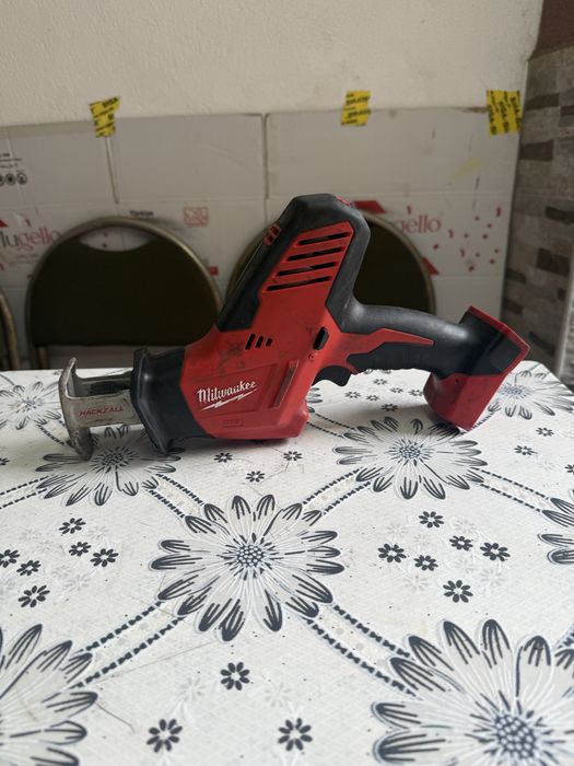 Акумулаторен саблен трион MILWAUKEE C18 HZ-0