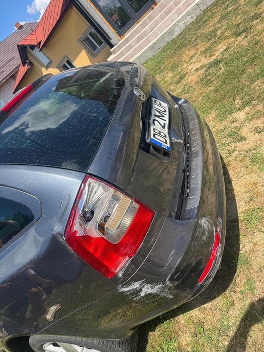 Vând SKODA OCTAVIA 2  Avariată