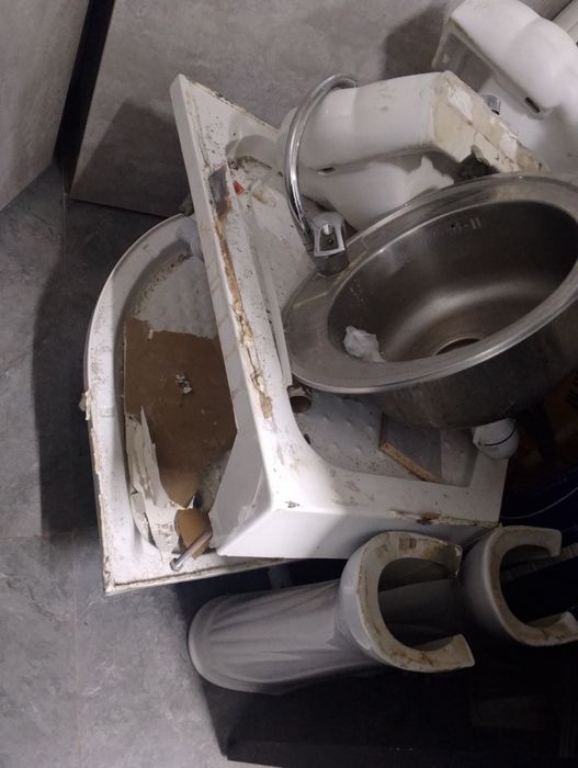 Продам Б/У  раковины недорого