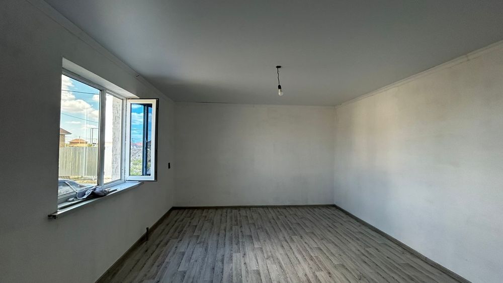 Срочно!Байтерек 1    3 бөлмелі времянка сатылады.