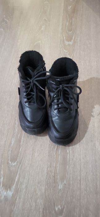 Обувь зимняя для девочек 37рр,  3000