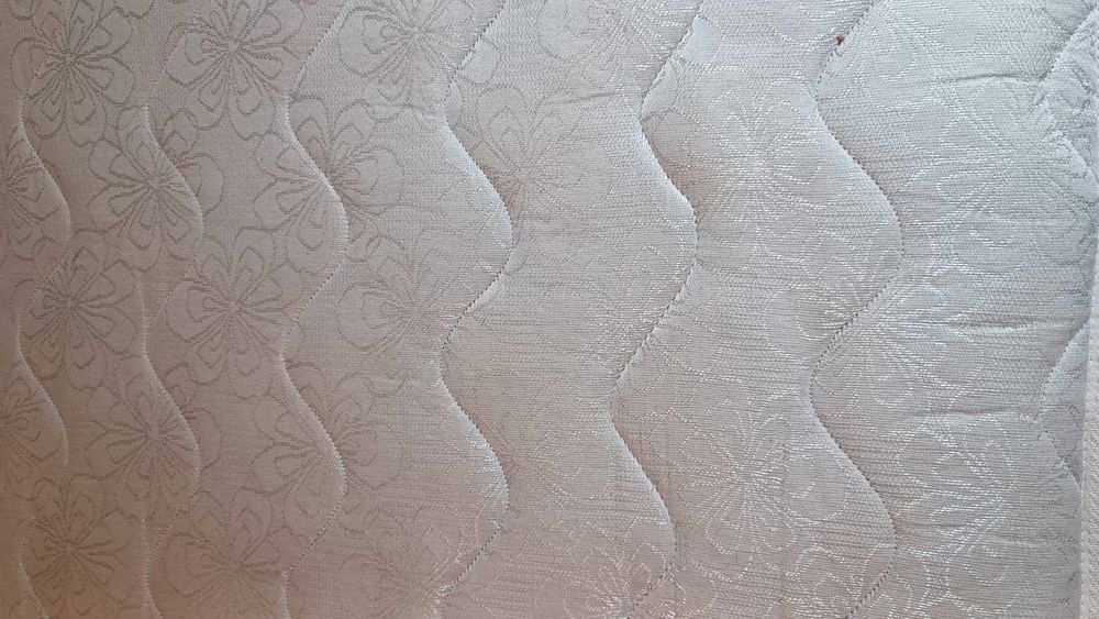 Продавам малко използван еднолицев матрак.