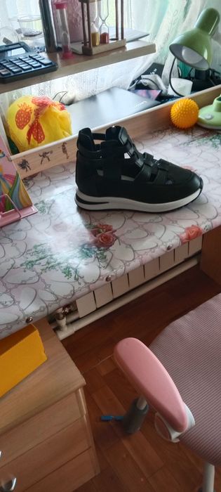 Продам летнюю обувь