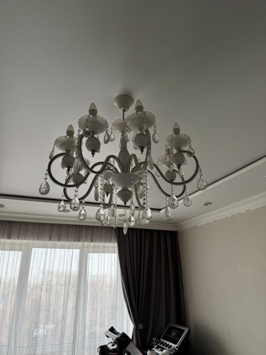 Продам люстры разные.