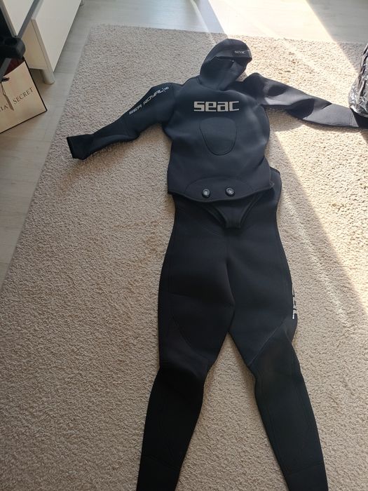 Vând costume de neopren scufundari Seac nou nou,mărimea M