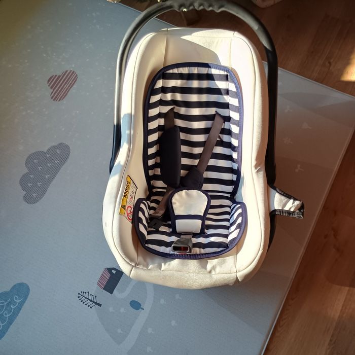 Бебешко столче за кола