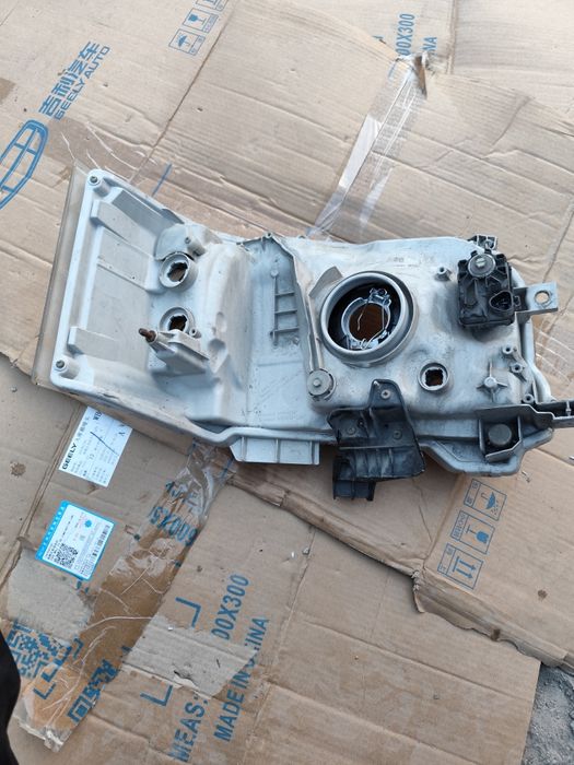 Фара Toyota Hiace 14 год