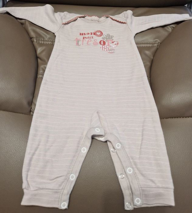 Продавам бебешки дрешки