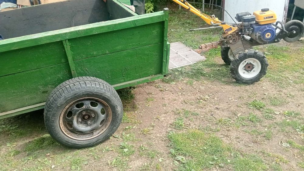 Motocultor cu remorcă