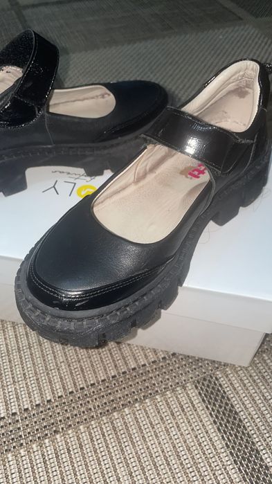 Продам туфли  школьные