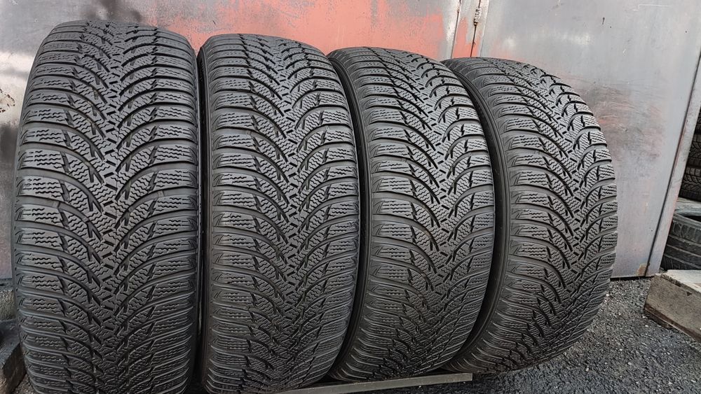 4бр. зимни гуми 225/60/16 Kumho Winter Craft WP51
dot23
7.4mm
Много до