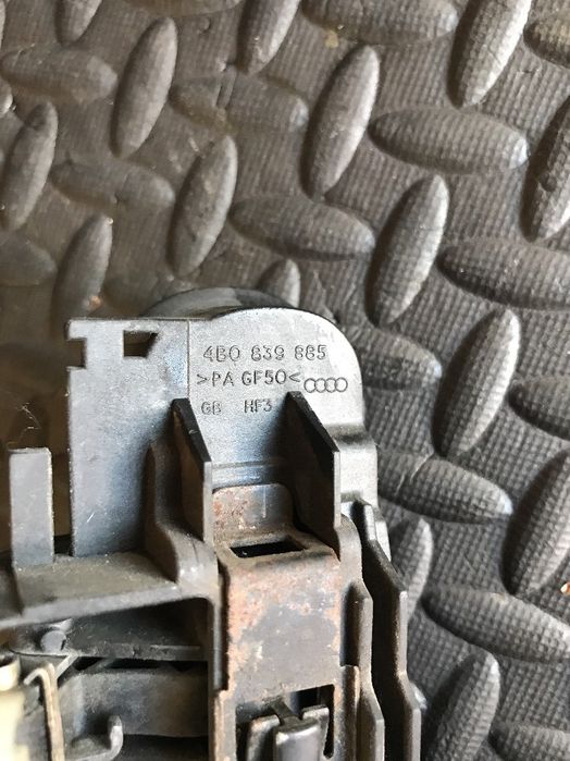 Външна дръжка за задна дясна врата сребриста за Audi A4 (2001) 4B0839885