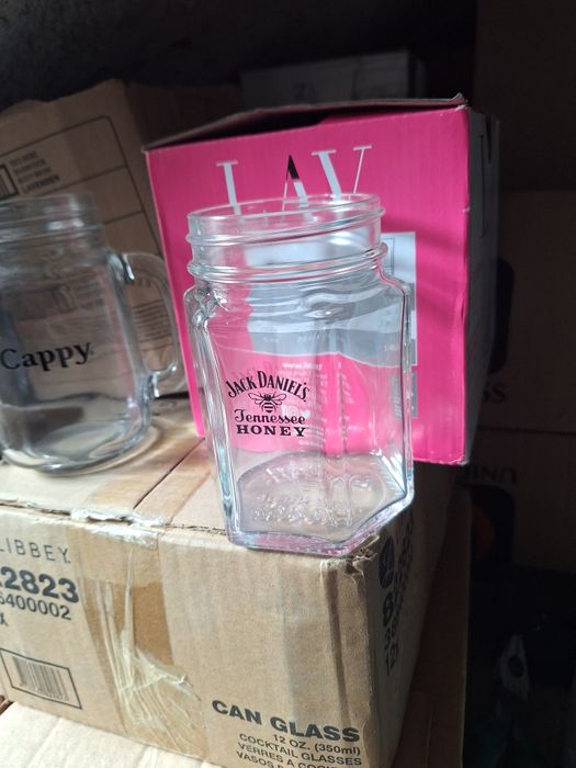 Чаши различни видове , чаша за кафе и кутия за кафе