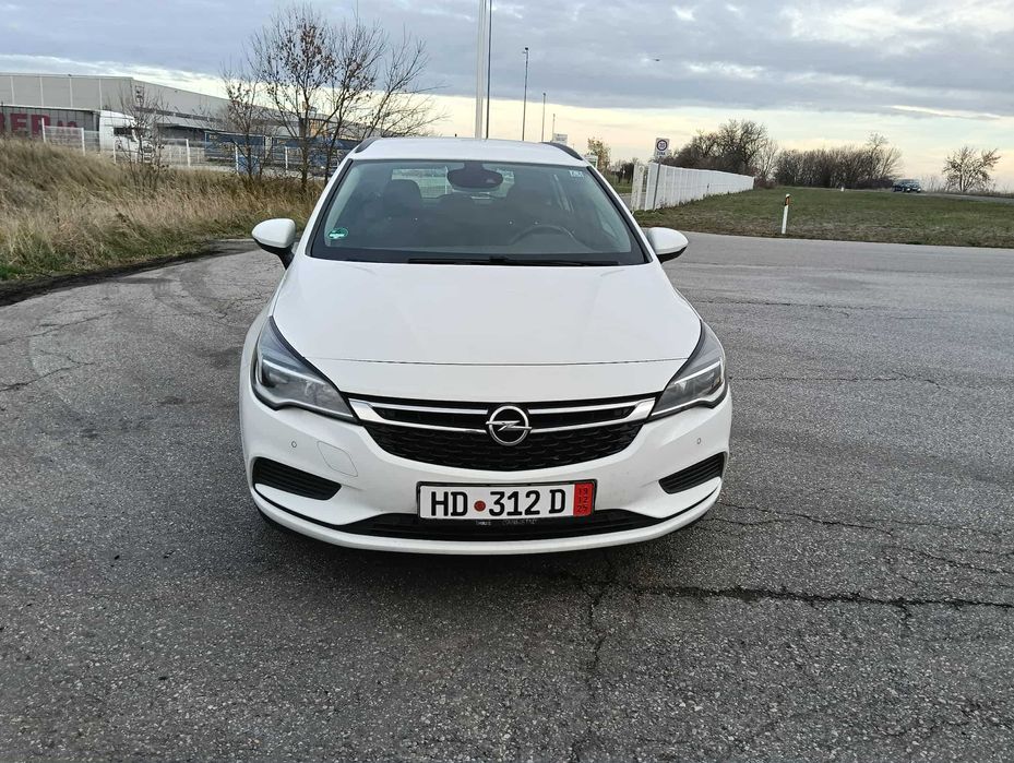 Vand sau Schimb Opel Astra K 1.6 diesel, 2018, impecabila.RAR facut