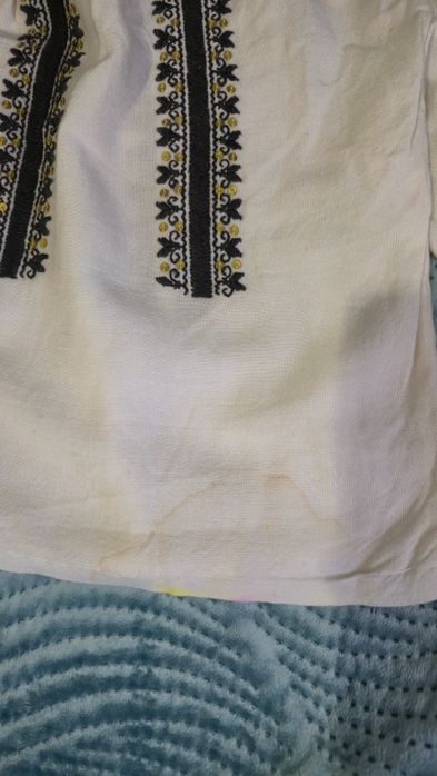 Costum popular autentic din zona olteniei,pentru o fetita de pana in 10 ani ,facut manual cu o vechime de 80 de ani