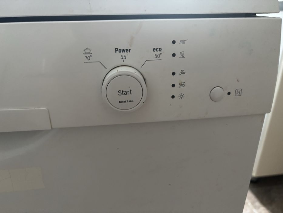 Продам посудомоечную машину