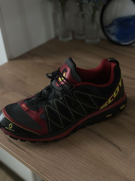 продам кроссовки