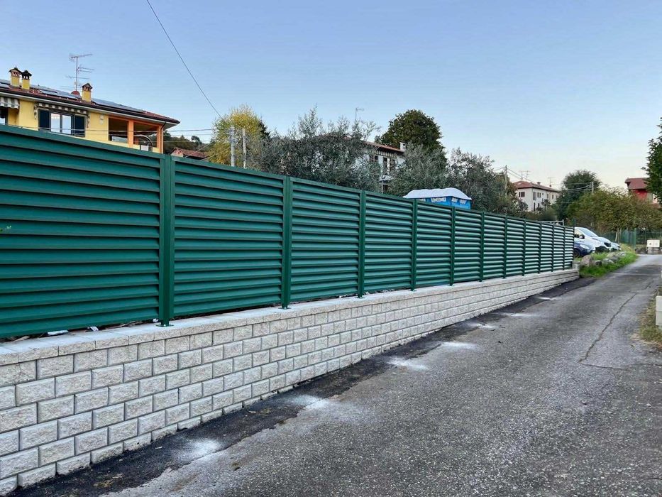Garduri si porti stil jaluzea, sipca metalica, tabla cutata