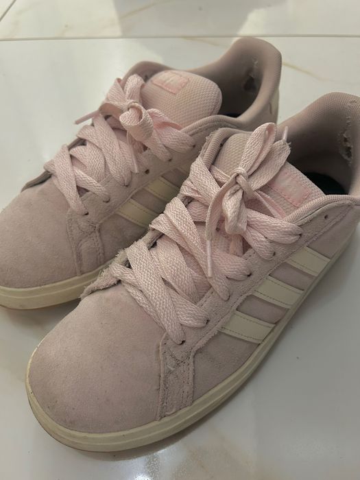 Adidas розови обувки