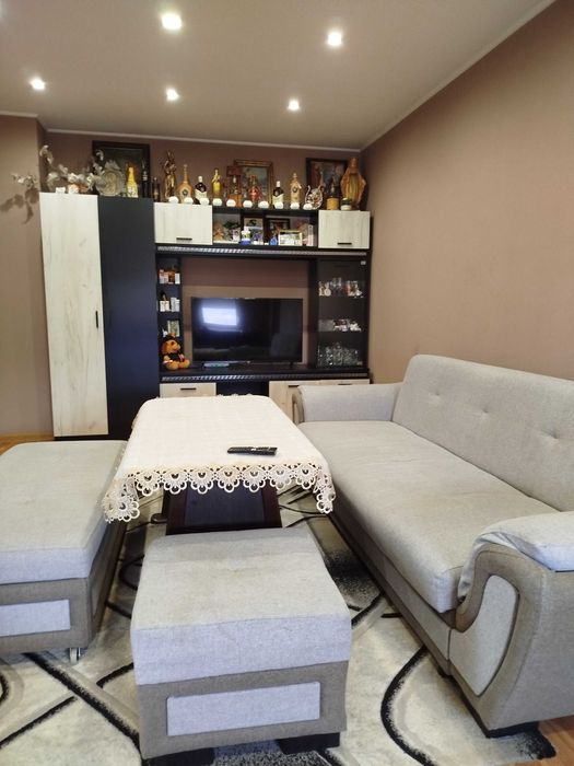 Продавам двустаен апартамент,център