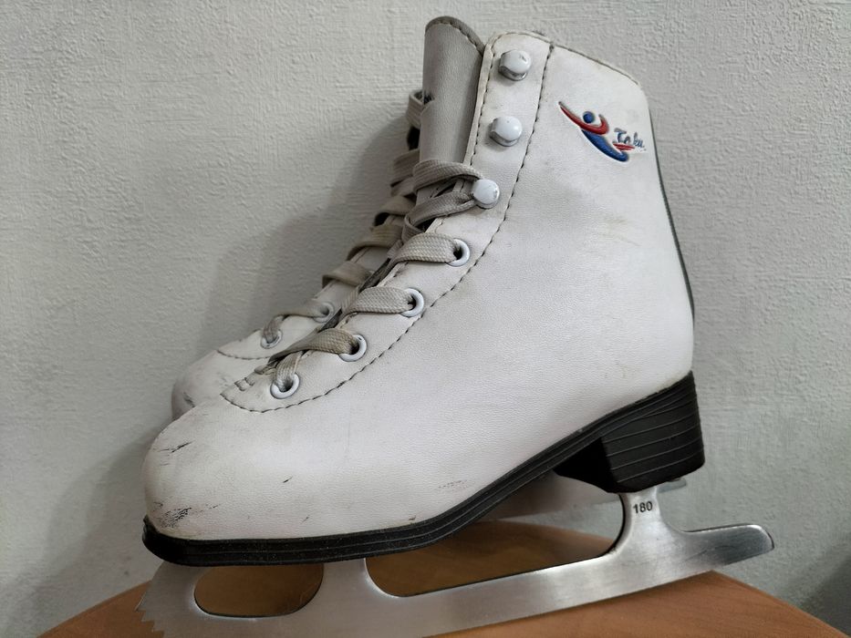 Фигурные коньки размер 28, новые