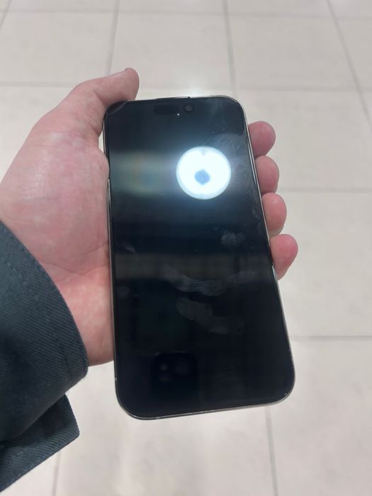 Iphone 15 pro почти новый