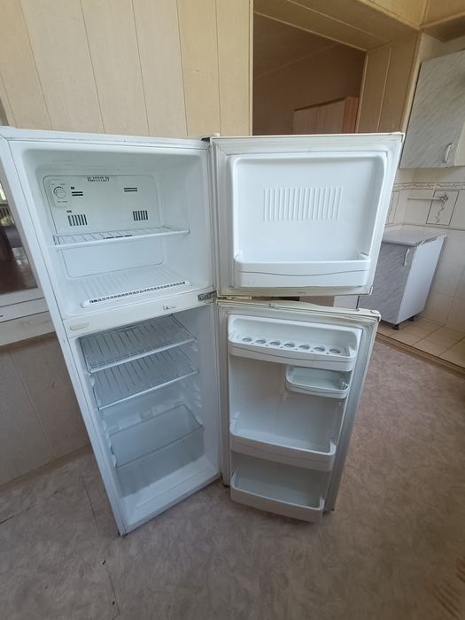 Холодильник продам LG