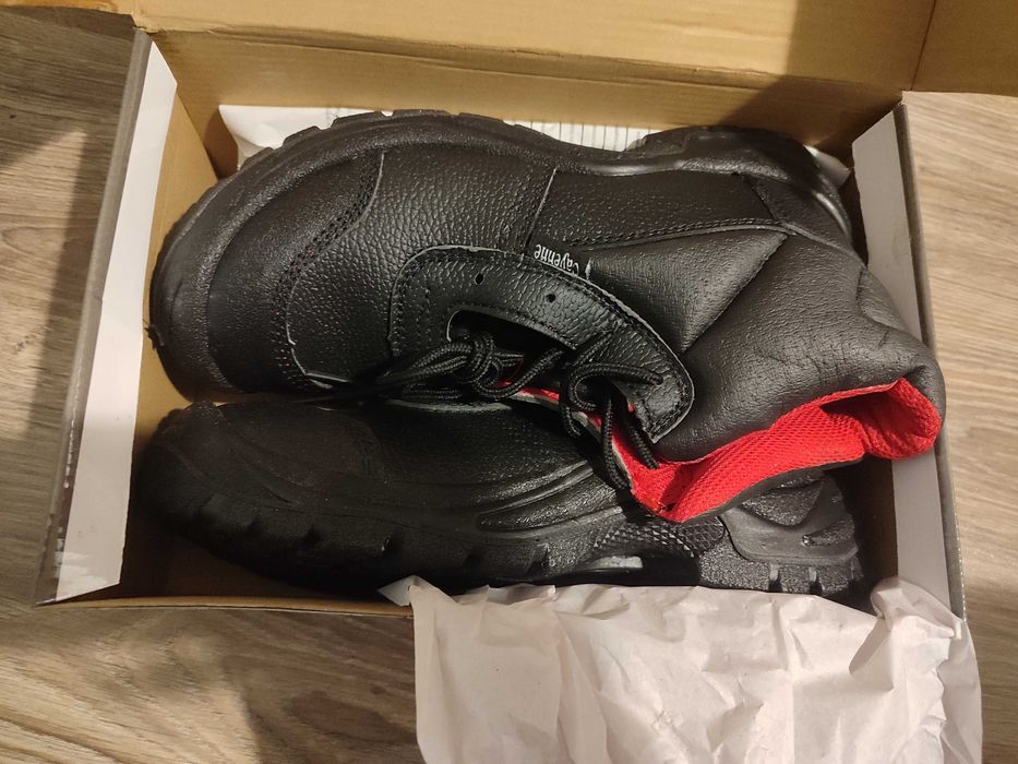 Работни обувки с бомбе