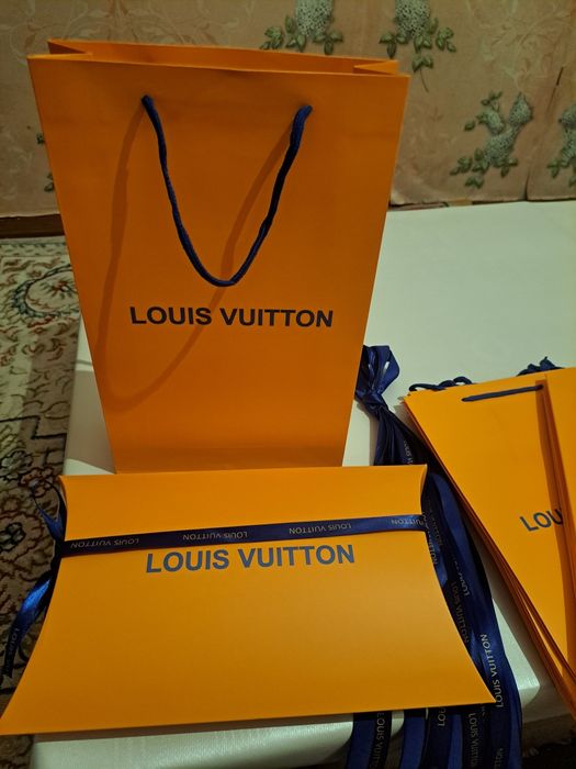 Подарочный коробок