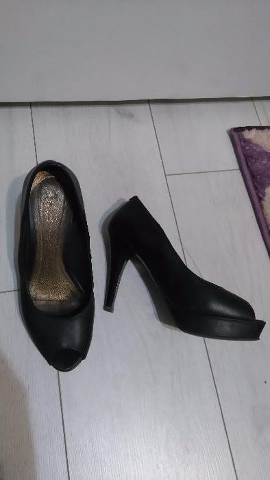 Черни отворени обувки от естествена кожа